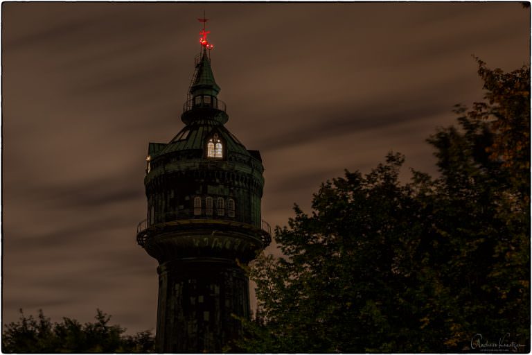 Blick auf den Wasserturm in Hamburg-Lokstedt