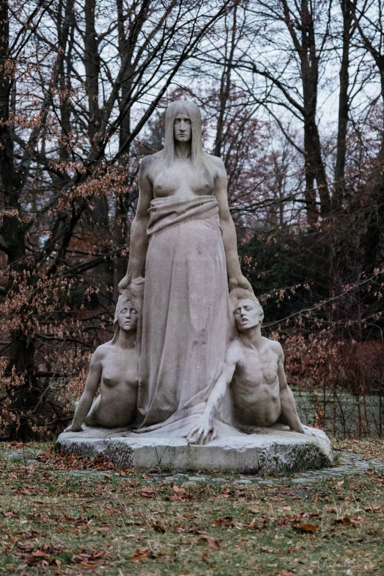 Statue Das Schicksal