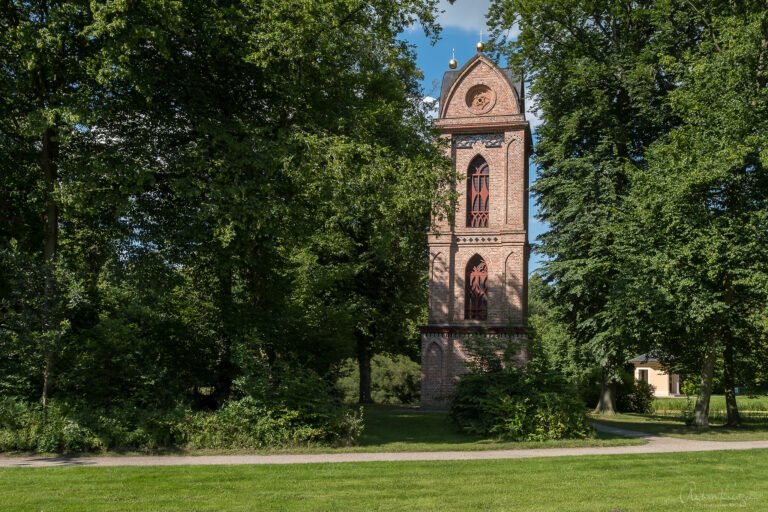 Glockenturm Katholische Kirche im Schlosspark Ludwigslust